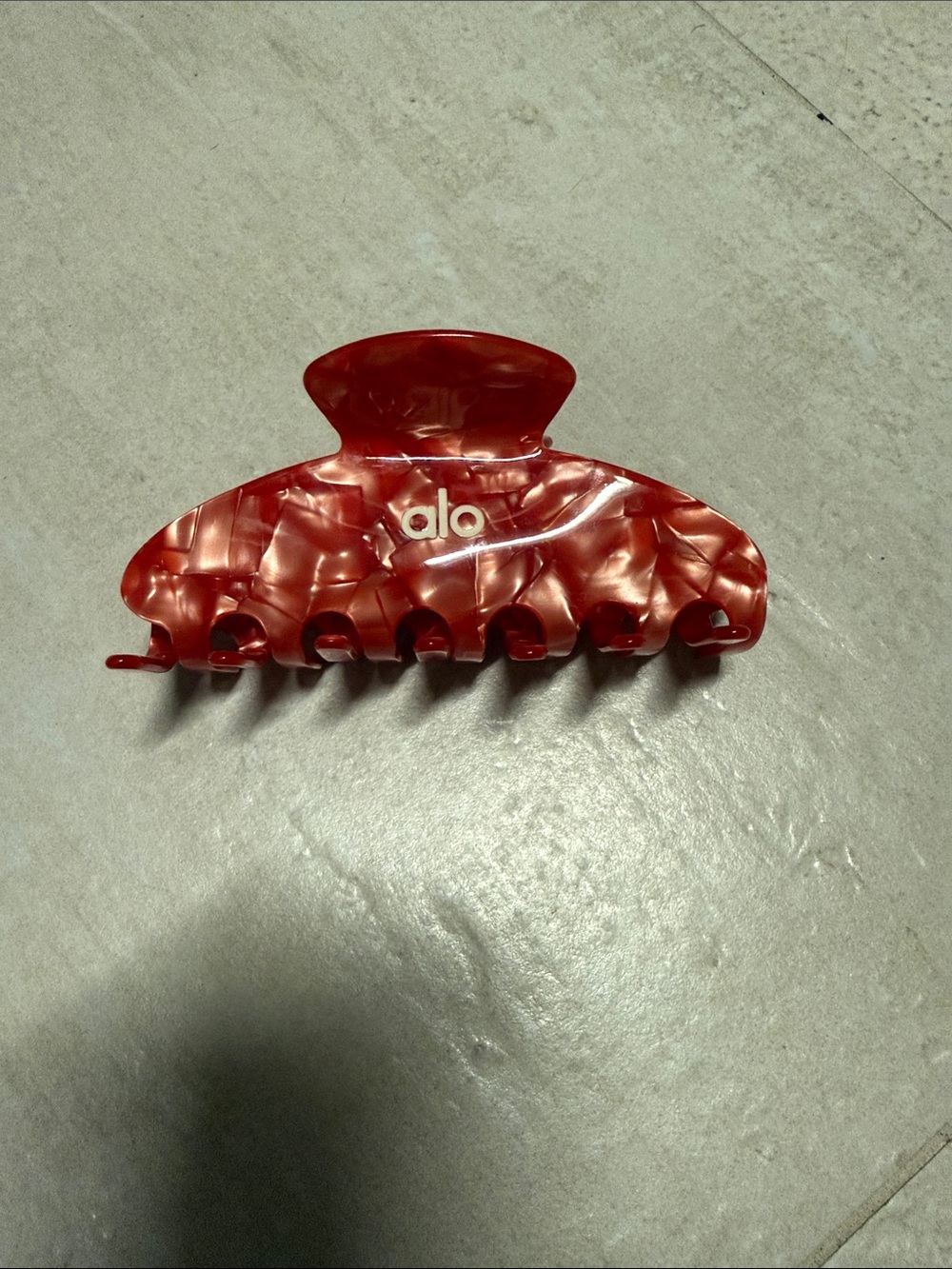 ALO Yoga Red Tortoiseshell Hair Claw Clip